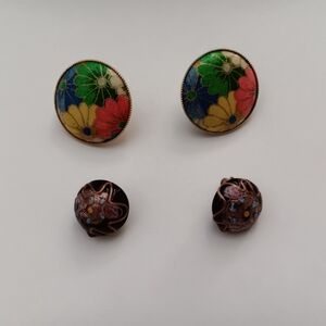 2 Pair Vintage Floral Earrings